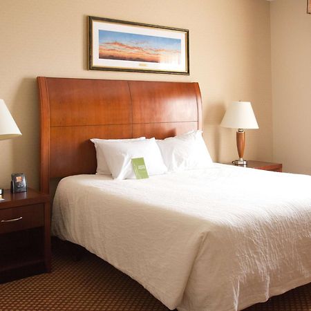 Hilton Garden Inn לאראמי מראה חיצוני תמונה
