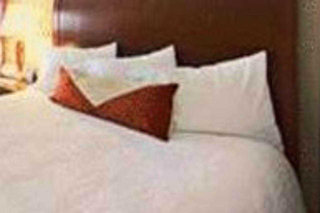 Hilton Garden Inn לאראמי מראה חיצוני תמונה