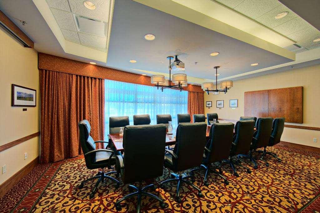Hilton Garden Inn לאראמי מתקנים תמונה