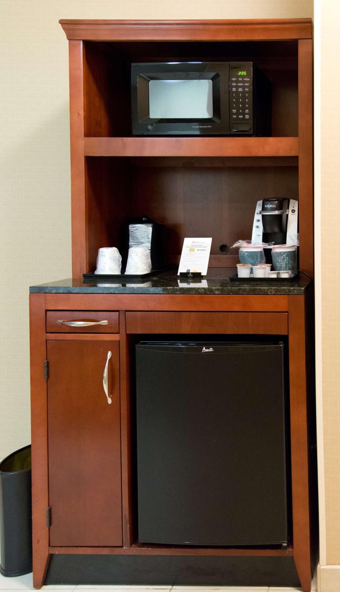 Hilton Garden Inn לאראמי מראה חיצוני תמונה