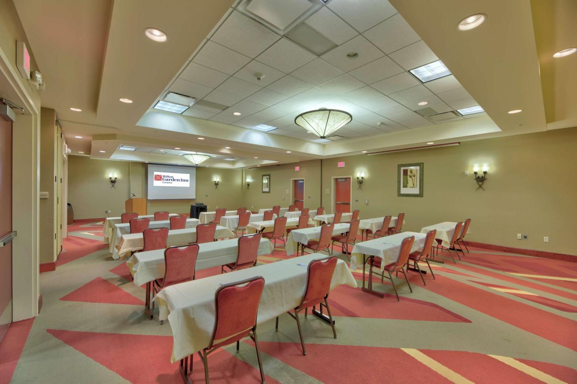 Hilton Garden Inn לאראמי מראה חיצוני תמונה