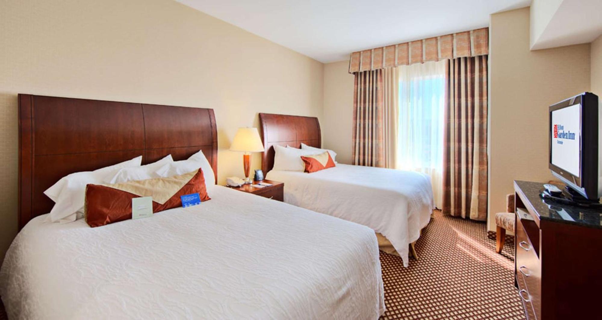 Hilton Garden Inn לאראמי מראה חיצוני תמונה