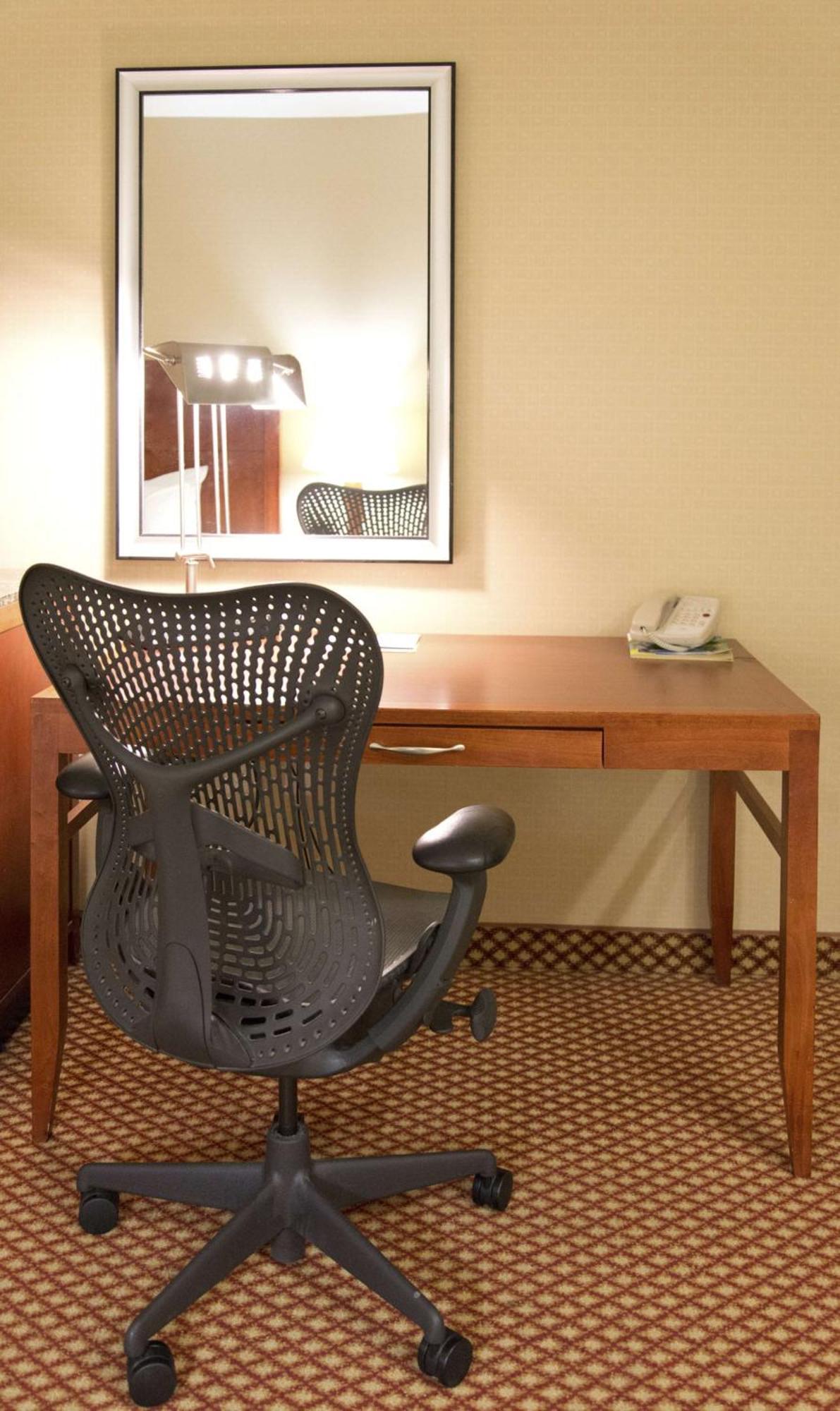 Hilton Garden Inn לאראמי מראה חיצוני תמונה