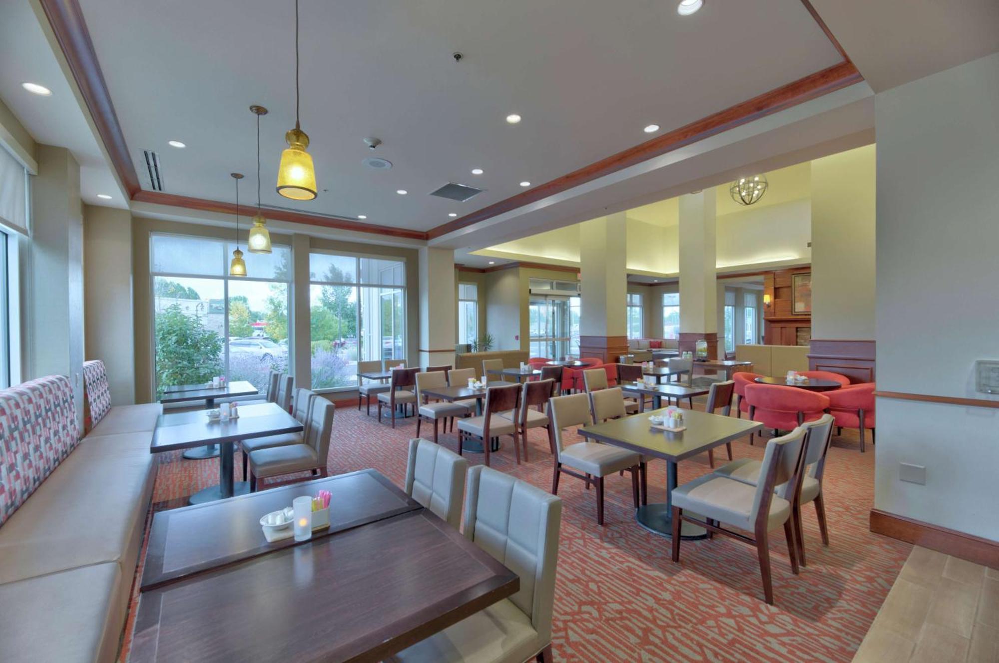 Hilton Garden Inn לאראמי מראה חיצוני תמונה