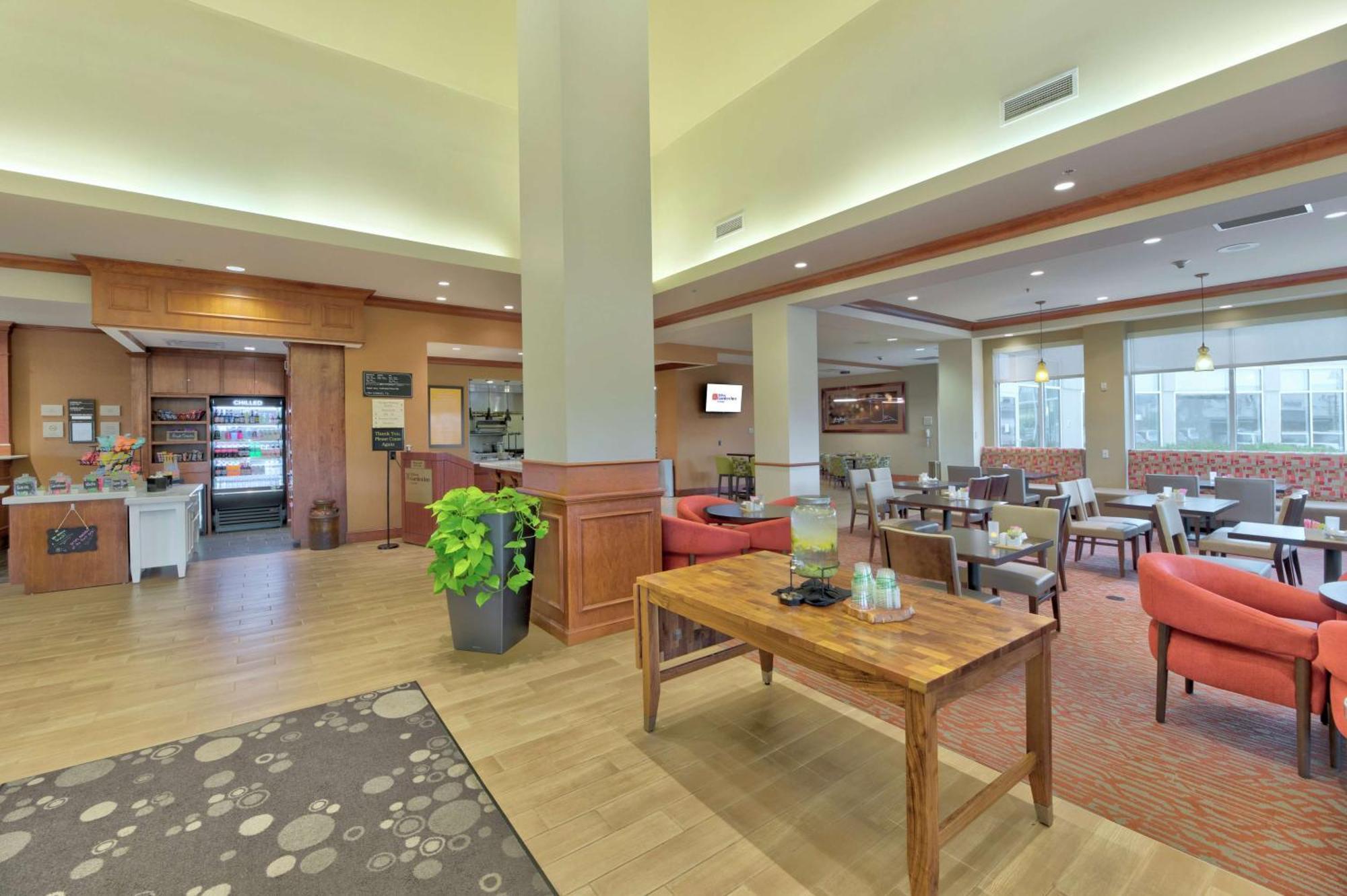 Hilton Garden Inn לאראמי מראה חיצוני תמונה
