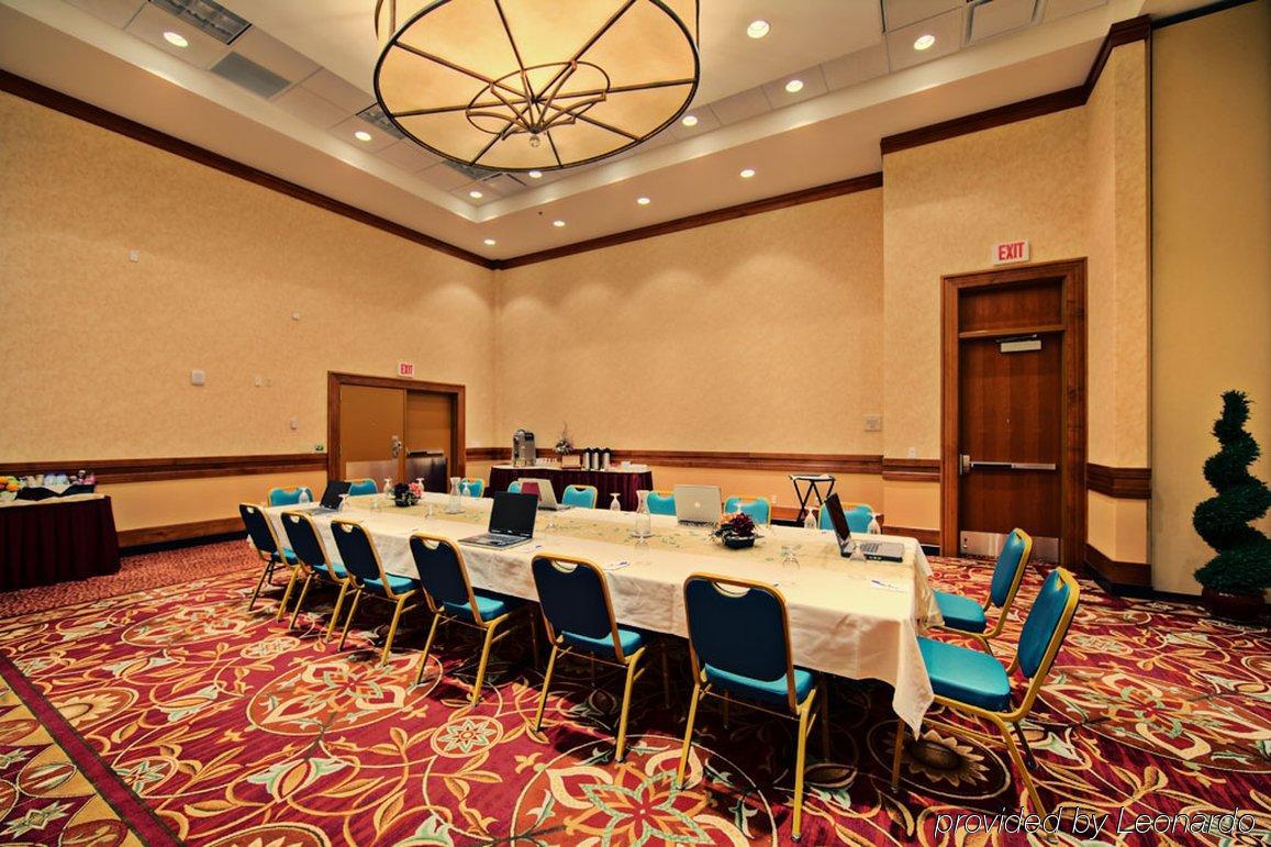 Hilton Garden Inn לאראמי מתקנים תמונה