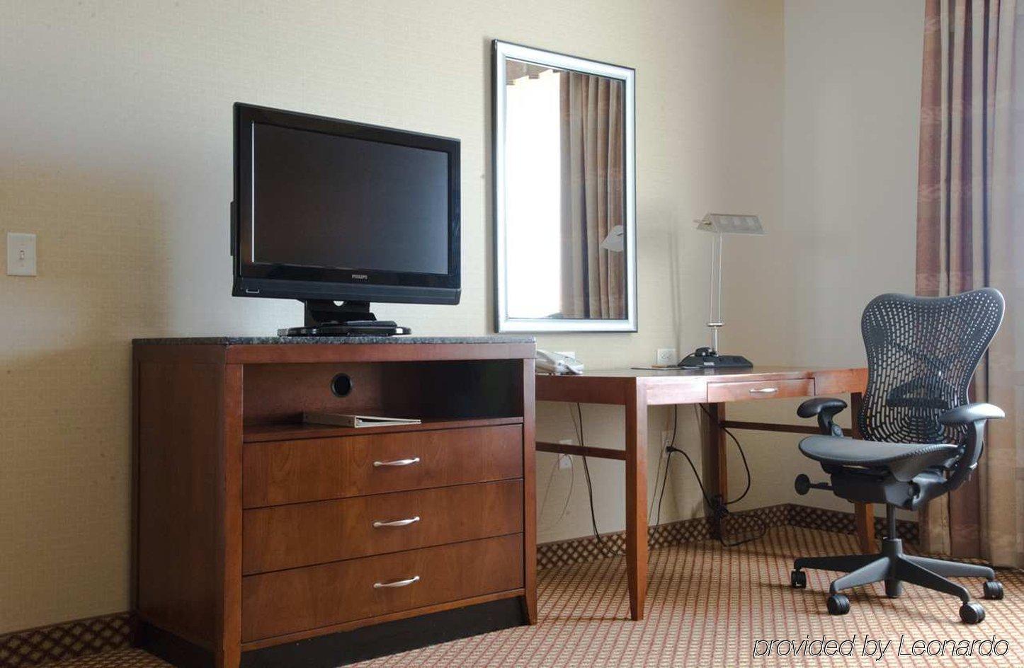 Hilton Garden Inn לאראמי מראה חיצוני תמונה
