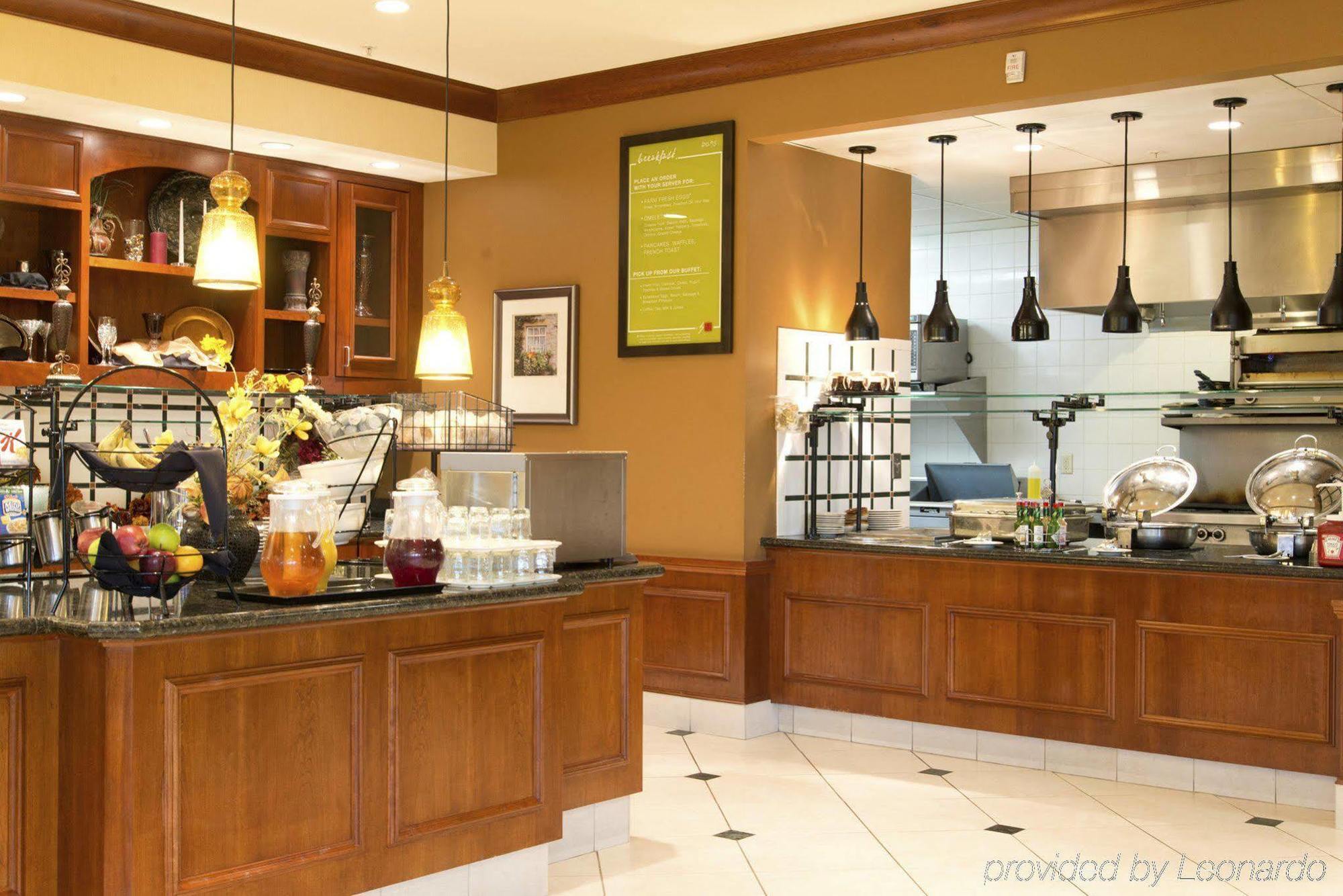 Hilton Garden Inn לאראמי מראה חיצוני תמונה