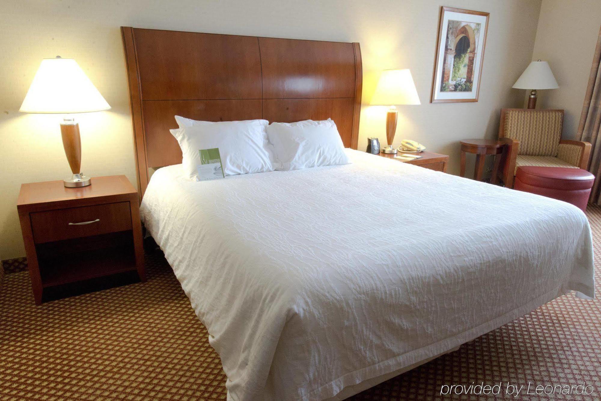 Hilton Garden Inn לאראמי מראה חיצוני תמונה