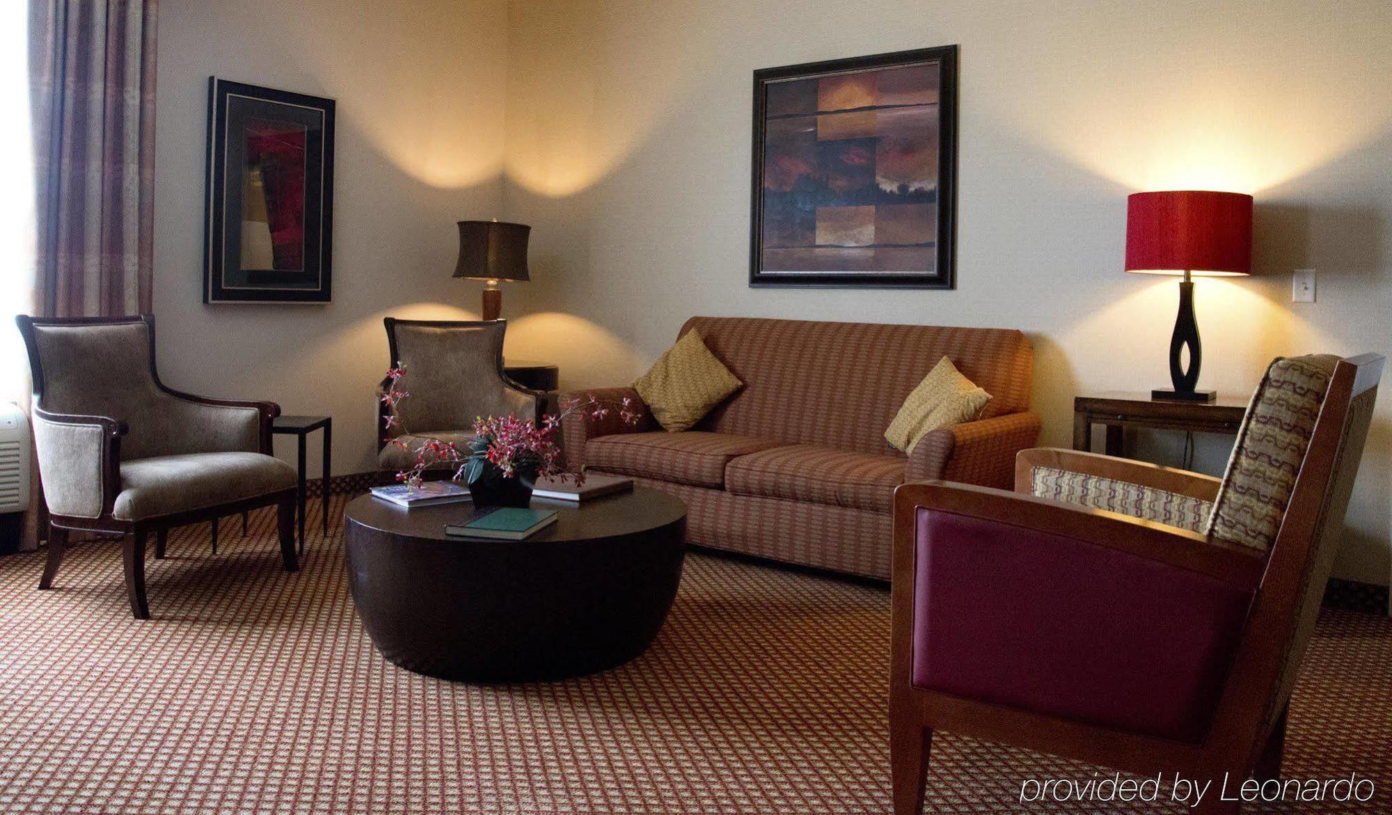 Hilton Garden Inn לאראמי מראה חיצוני תמונה