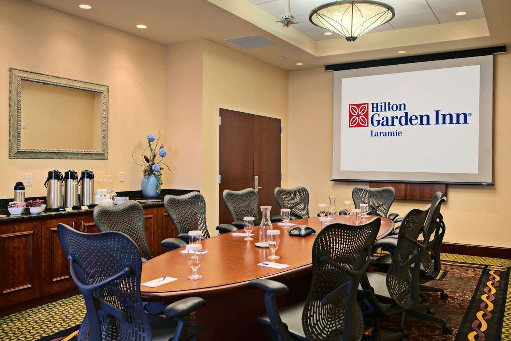 Hilton Garden Inn לאראמי מתקנים תמונה