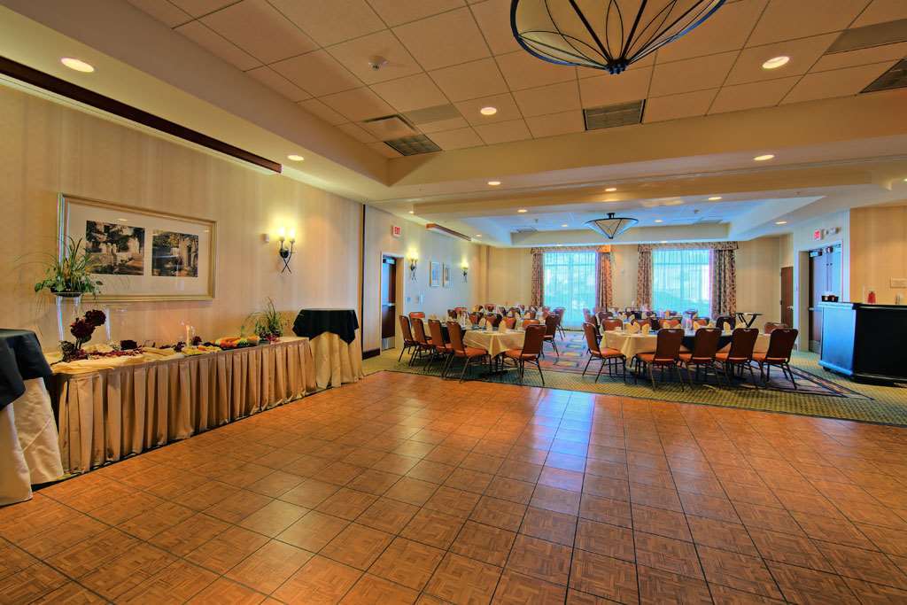 Hilton Garden Inn לאראמי מתקנים תמונה