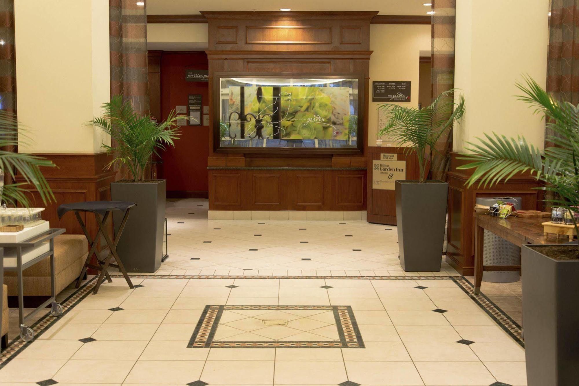 Hilton Garden Inn לאראמי מראה חיצוני תמונה