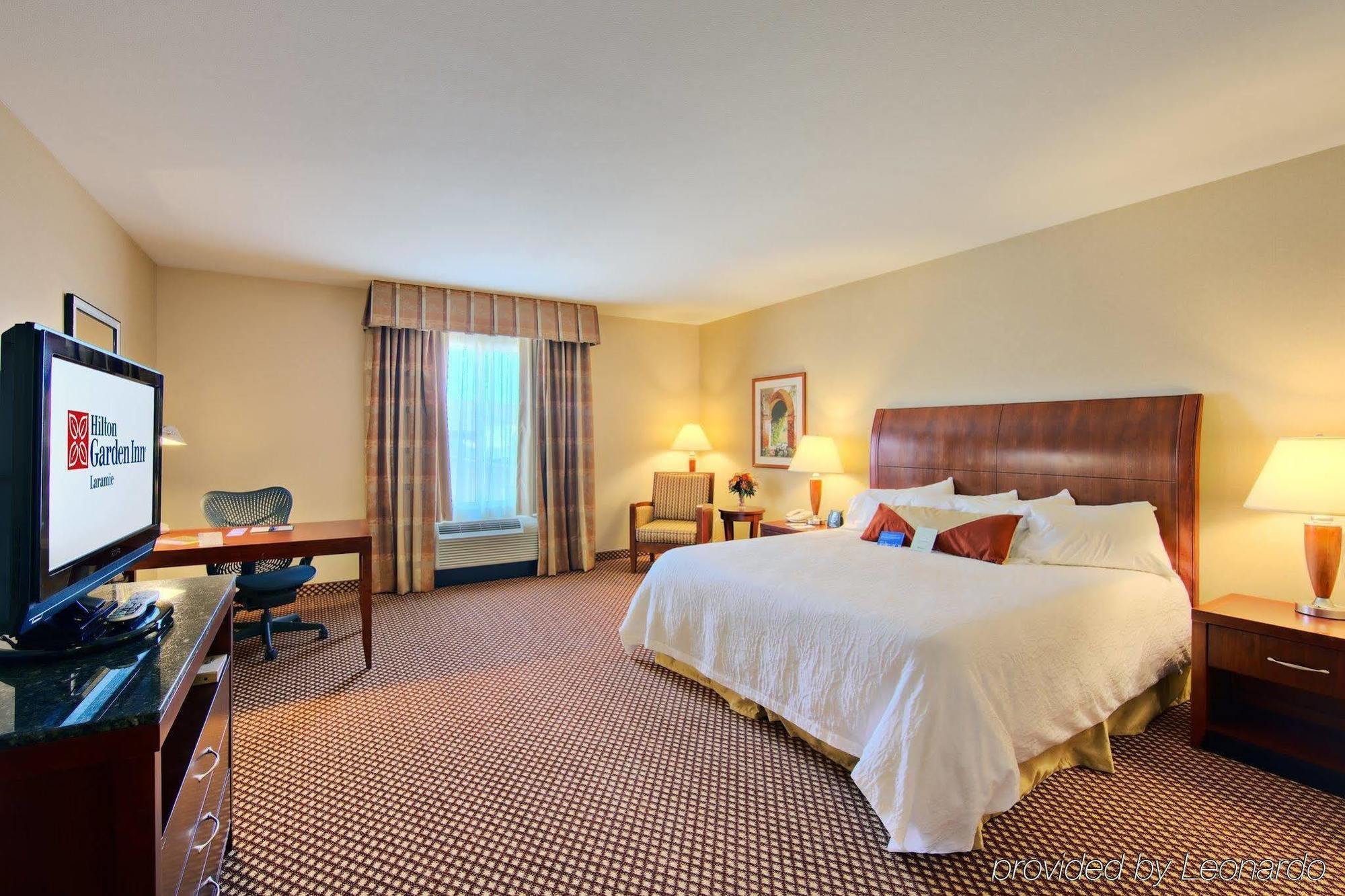 Hilton Garden Inn לאראמי חדר תמונה