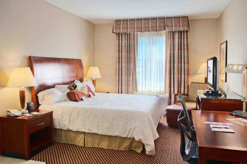 Hilton Garden Inn לאראמי חדר תמונה