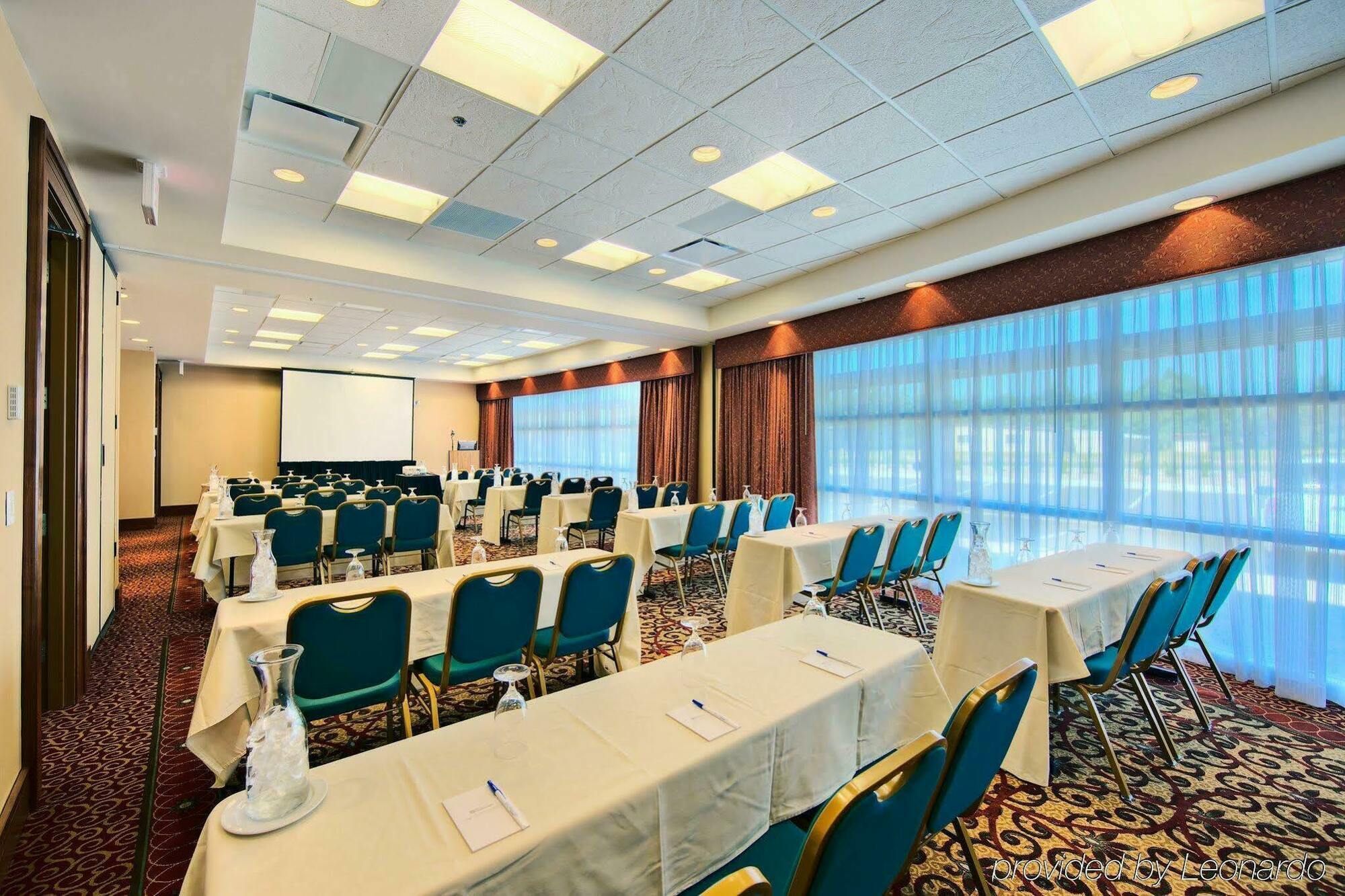 Hilton Garden Inn לאראמי מראה חיצוני תמונה